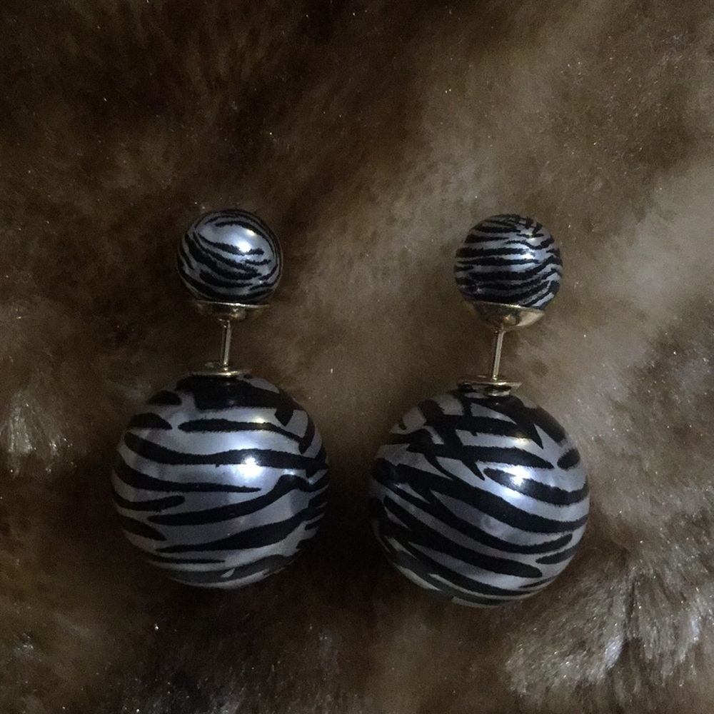 Silver and black zebra like print earrings. $8.00.